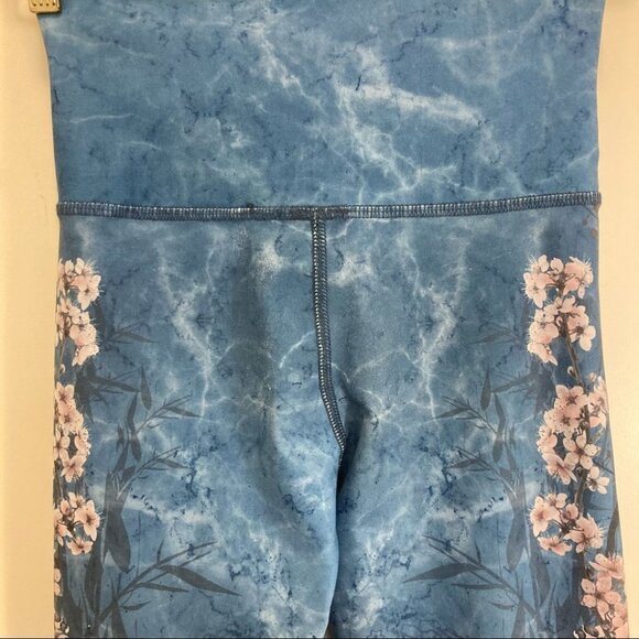 EVOLUTION and CREATION Sz XS Leggings  w/ Flowers & Skulls - Picture 9 of 10